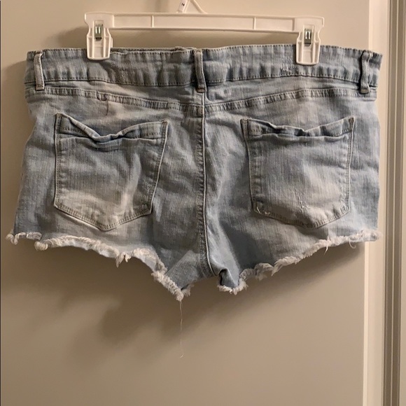 Denim shorts - Picture 2 of 2